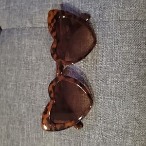 Vintage heart-shaped cateye sunglasses